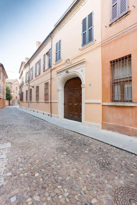 Palazzo Sabbioni Appartamento Lusso Due Camere Soggiorno Cucina Ferrara Exterior photo