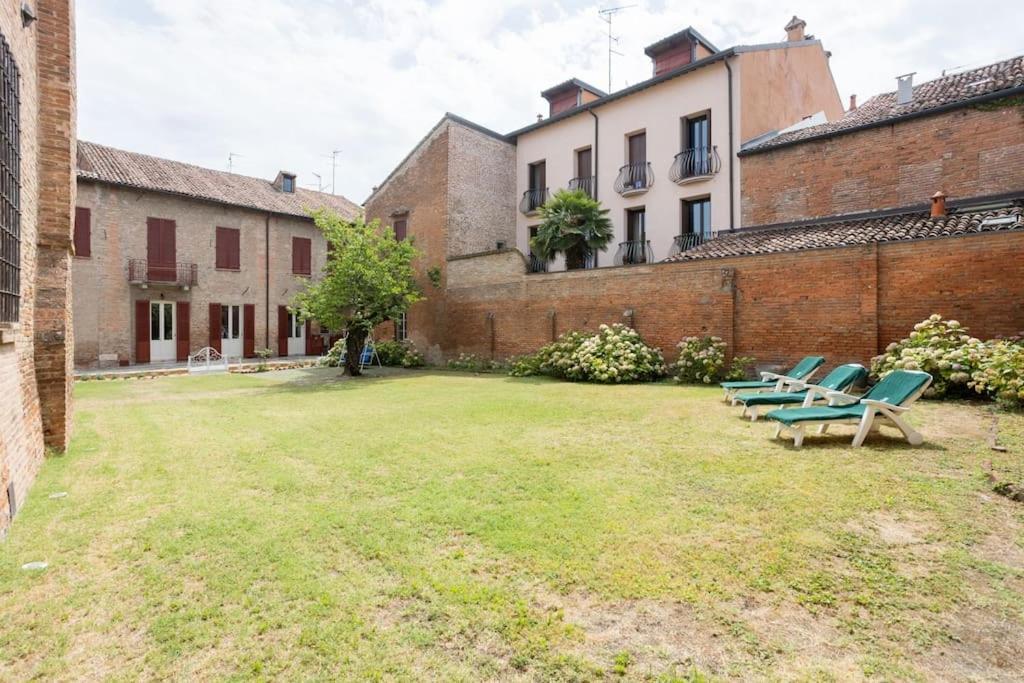 Palazzo Sabbioni Appartamento Lusso Due Camere Soggiorno Cucina Ferrara Exterior photo